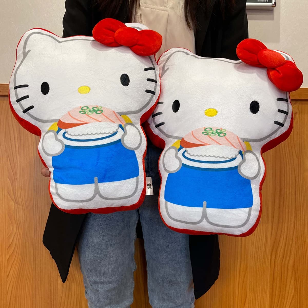 Hello Kitty扭蛋太Q!藏壽司推「三麗鷗」16款周邊,集點送手提袋、30公分抱枕 Hello Kitty扭蛋太Q!藏壽司推「三麗鷗」16款周邊,集點送手提袋、30公分抱枕