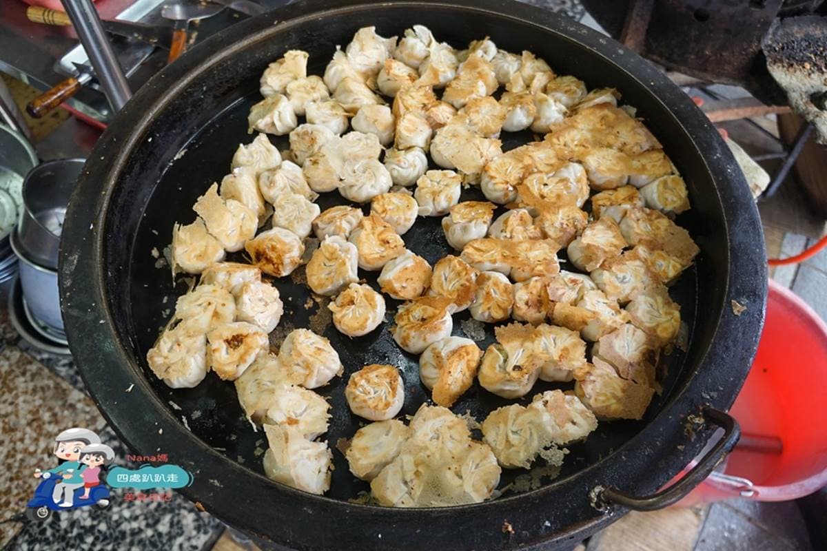 新竹排隊早餐!獨特「粄條韭菜蛋餅」想吃靠運氣,脆皮滿料福州包也必點 新竹排隊早餐!獨特「粄條韭菜蛋餅」想吃靠運氣,脆皮滿料福州包也必點