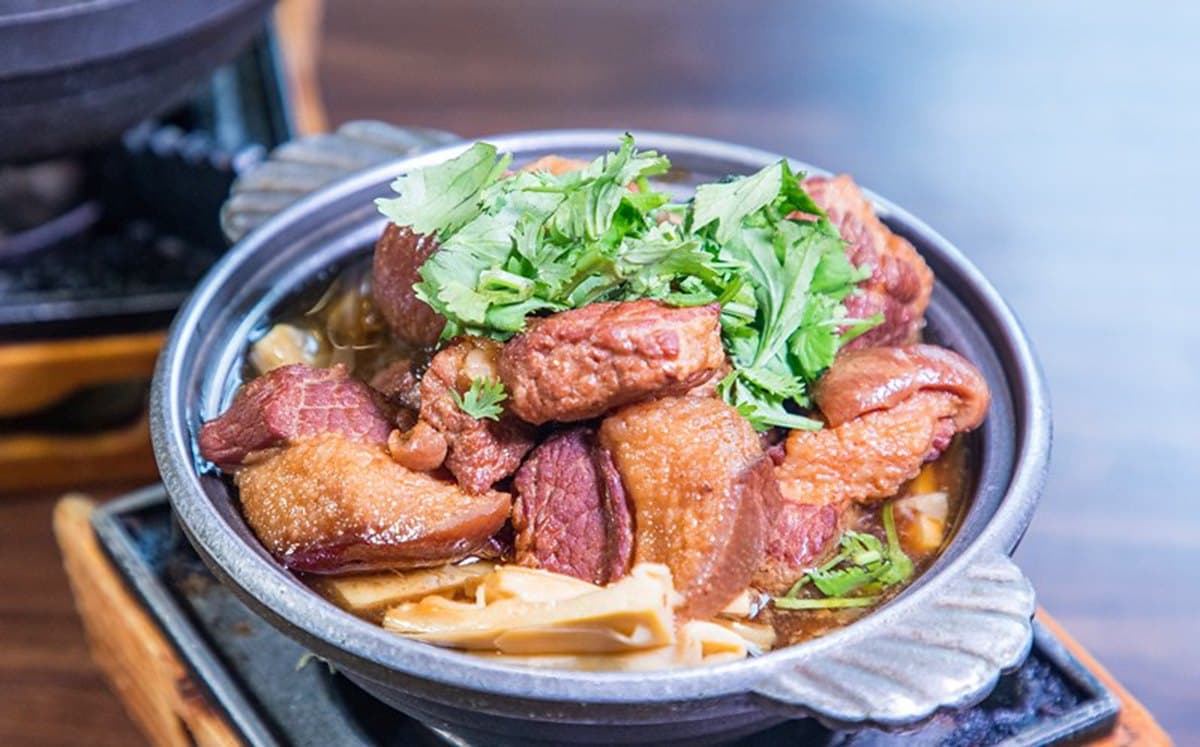 冬天必吃!台中「古早味餐廳」常客最愛滿料大塊麻油雞,厚切封肉軟嫩不乾柴 冬天必吃!台中「古早味餐廳」常客最愛滿料大塊麻油雞,厚切封肉軟嫩不乾柴