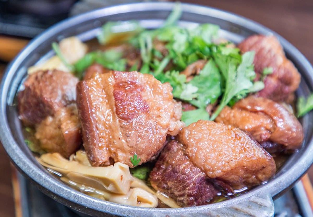 冬天必吃!台中「古早味餐廳」常客最愛滿料大塊麻油雞,厚切封肉軟嫩不乾柴 冬天必吃!台中「古早味餐廳」常客最愛滿料大塊麻油雞,厚切封肉軟嫩不乾柴