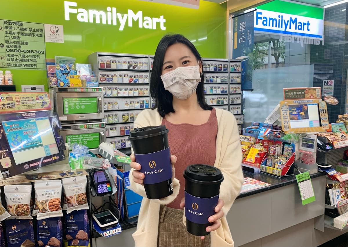 2大超商咖啡優惠快收!7-11免費請喝美式、純奶茶,全家推特濃系列2杯88元起 2大超商咖啡優惠快收!7-11免費請喝美式、純奶茶,全家推特濃系列2杯88元起