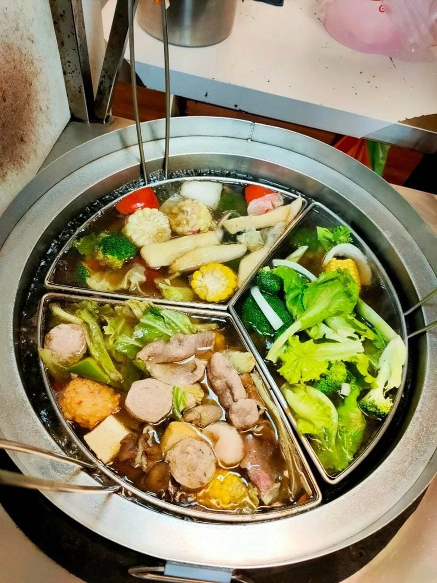 老闆超佛心!桃園「祕製紅茶滷味」蔬菜夾到飽只要60元,必加自製榨菜更唰嘴 老闆超佛心!桃園「祕製紅茶滷味」蔬菜夾到飽只要60元,必加自製榨菜更唰嘴