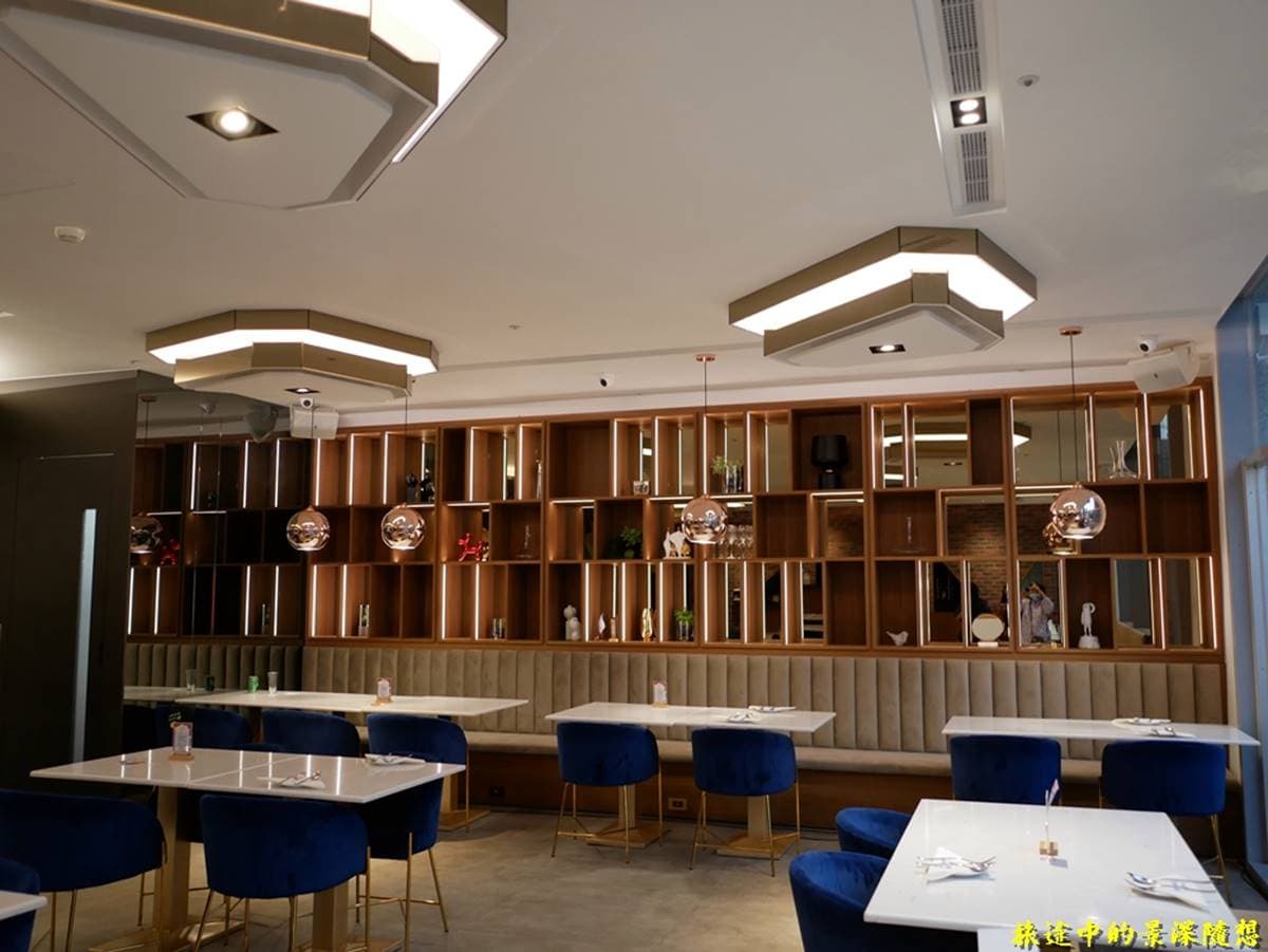 打卡金色圓形吧檯!桃園網美餐酒館必吃「千層馬鈴薯」,免費聽駐唱、DJ表演 打卡金色圓形吧檯!桃園網美餐酒館必吃「千層馬鈴薯」,免費聽駐唱、DJ表演