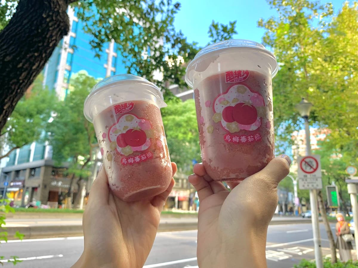 全家x老蕭手搖飲推「芝士鐵觀音」!烏梅番茄綠酷繽沙、韓國紅唇冰也報到 全家x老蕭手搖飲推「芝士鐵觀音」!烏梅番茄綠酷繽沙、韓國紅唇冰也報到