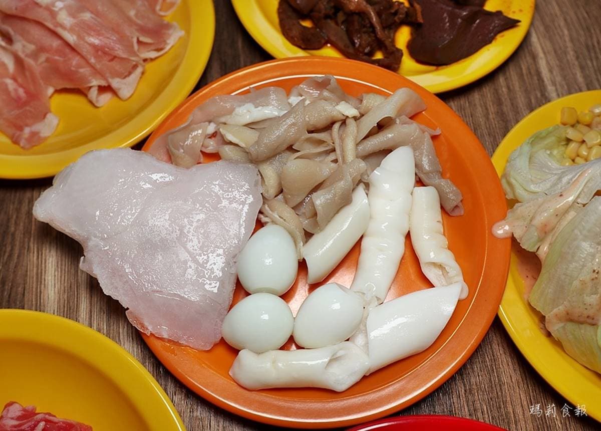 吃到飽只要250元!台中高CP值「鴛鴦鍋」50種食材任你拿,先搶現切培根牛 吃到飽只要250元!台中高CP值「鴛鴦鍋」50種食材任你拿,先搶現切培根牛