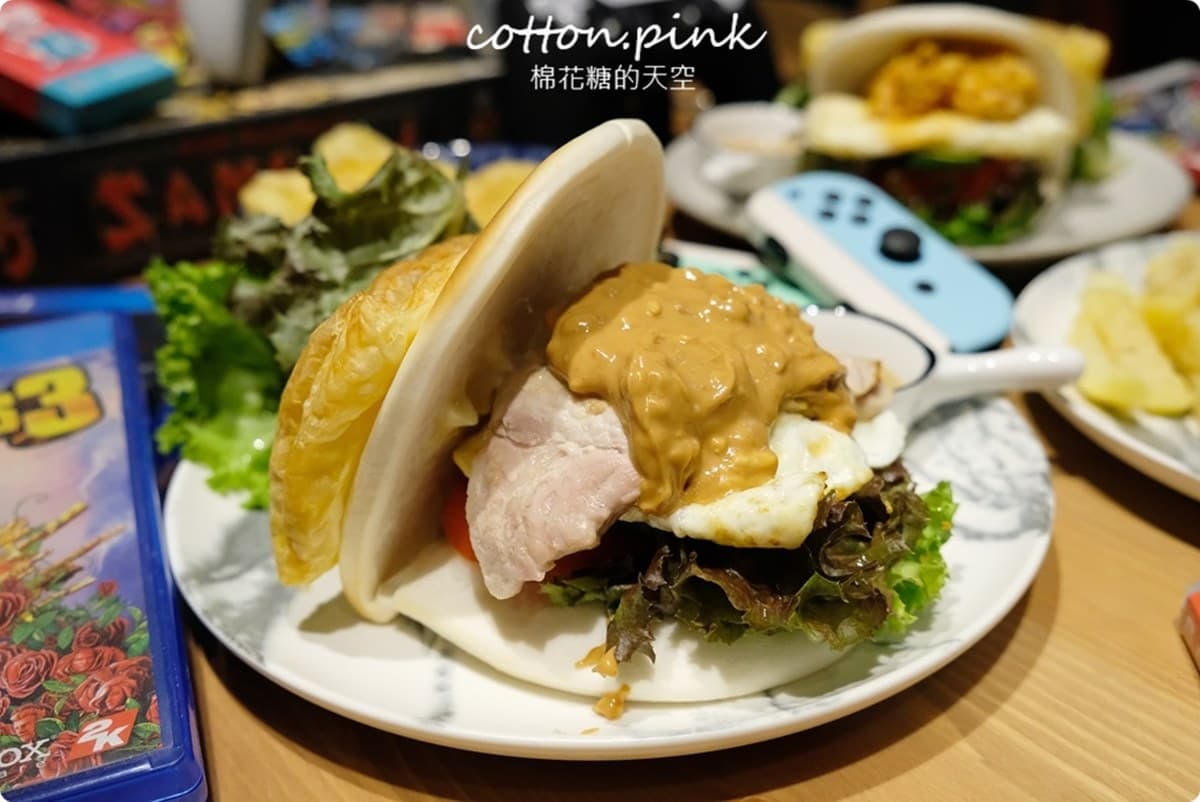 用餐爽玩PS5、Switch!台中電玩餐廳先嗑「酥皮刈包」,塞滿5層配料太罪惡 用餐爽玩PS5、Switch!台中電玩餐廳先嗑「酥皮刈包」,塞滿5層配料太罪惡