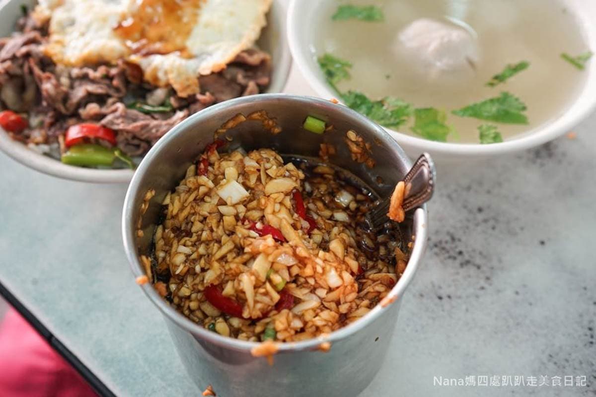 輔大學生口袋名單!新莊20年羊肉飯鹹香夠味,羊肉麵線搭自製辣醬更加分 輔大學生口袋名單!新莊20年羊肉飯鹹香夠味,羊肉麵線搭自製辣醬更加分