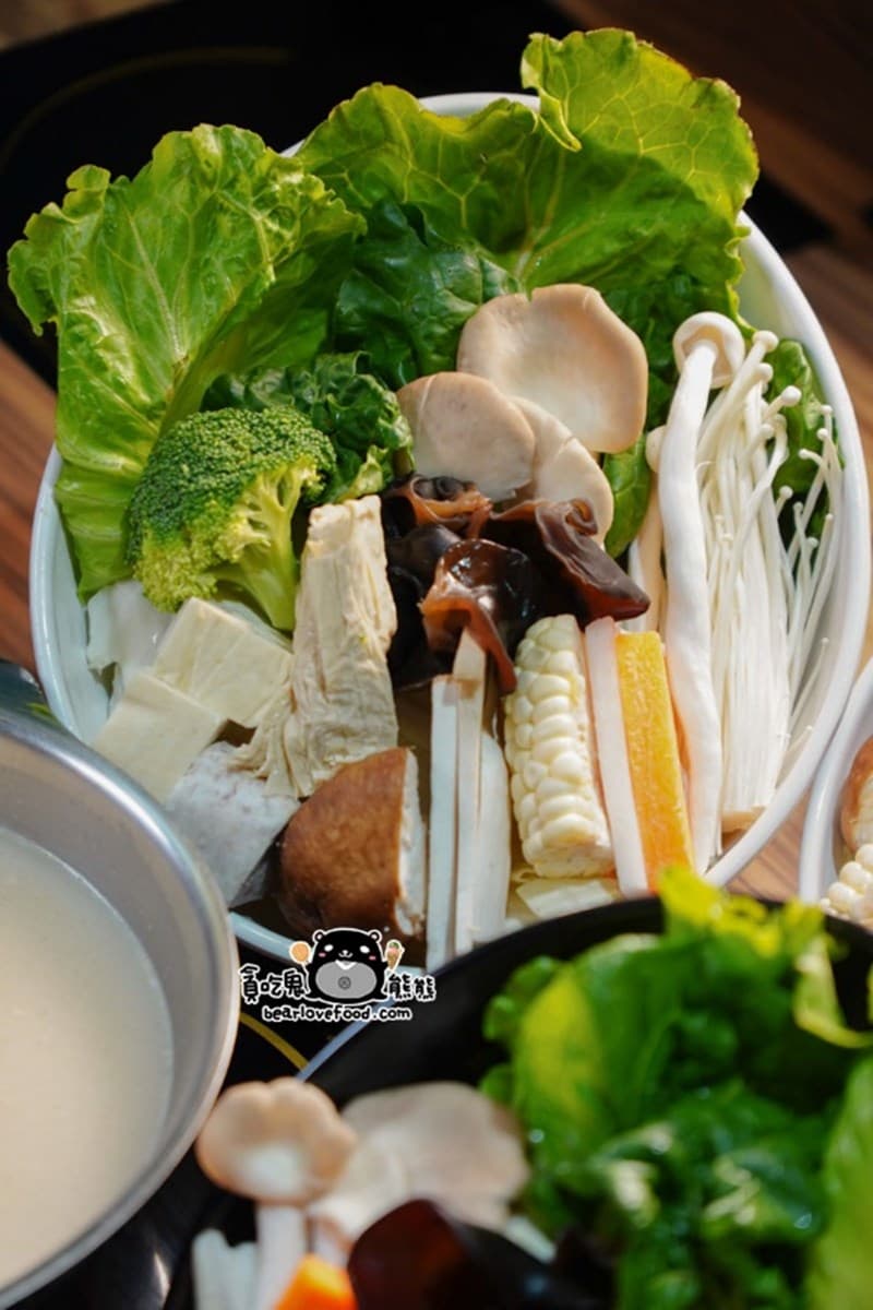 龍蝦買一送一!台南「高CP值麻辣鍋」壽星肉盤免費升級,豆腐、鴨血一咬爆汁 龍蝦買一送一!台南「高CP值麻辣鍋」壽星肉盤免費升級,豆腐、鴨血一咬爆汁