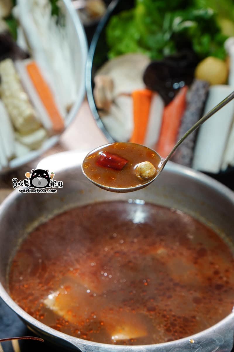龍蝦買一送一!台南「高CP值麻辣鍋」壽星肉盤免費升級,豆腐、鴨血一咬爆汁 龍蝦買一送一!台南「高CP值麻辣鍋」壽星肉盤免費升級,豆腐、鴨血一咬爆汁