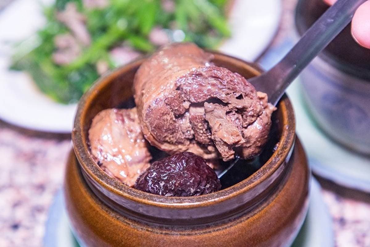 飄香60年!華西街「進補美食」必吃滿料麻油雙腰,枸杞鰻、黑棗雞入口就融化 飄香60年!華西街「進補美食」必吃滿料麻油雙腰,枸杞鰻、黑棗雞入口就融化