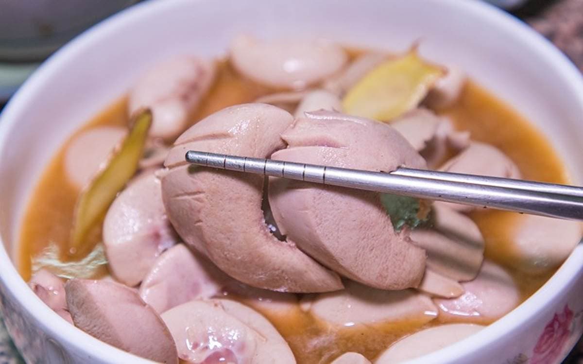飄香60年!華西街「進補美食」必吃滿料麻油雙腰,枸杞鰻、黑棗雞入口就融化 飄香60年!華西街「進補美食」必吃滿料麻油雙腰,枸杞鰻、黑棗雞入口就融化