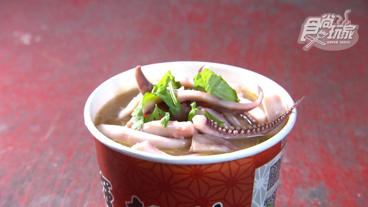 士林夜市必吃!傳承三代「海鮮麵線」滿滿一碗只要30元,加特製辣醬超唰嘴