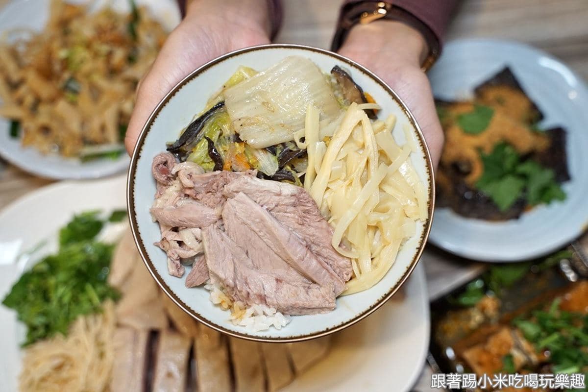 被滷肉飯耽誤的鵝肉店!新竹「鵝滷飯」肥瘦適中超唰嘴,必配隱藏版鵝油辣椒 被滷肉飯耽誤的鵝肉店!新竹「鵝滷飯」肥瘦適中超唰嘴,必配隱藏版鵝油辣椒