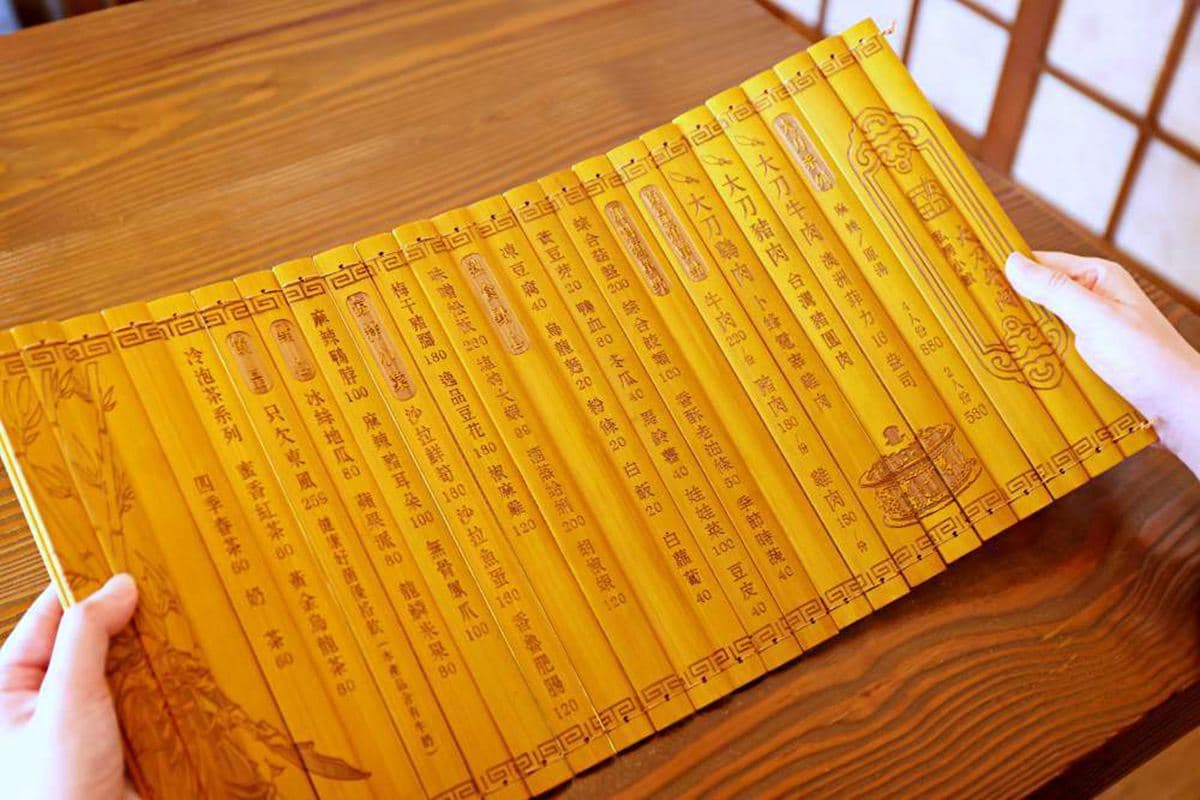 【新開店】全台首家!台中「宮廷風火鍋」有整隻牛骨,厚切菲力像排骨一樣大 【新開店】全台首家!台中「宮廷風火鍋」有整隻牛骨,厚切菲力像排骨一樣大