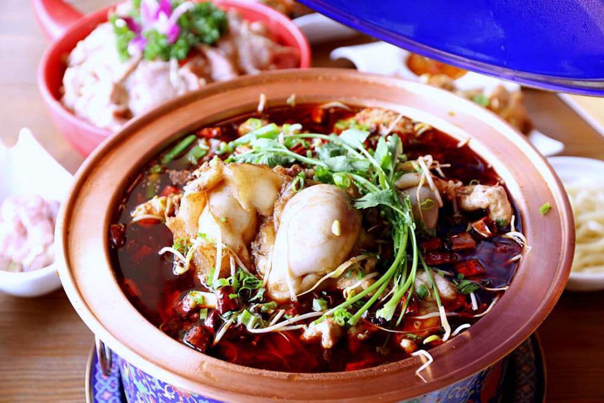 【新開店】全台首家!台中「宮廷風火鍋」有整隻牛骨,厚切菲力像排骨一樣大 【新開店】全台首家!台中「宮廷風火鍋」有整隻牛骨,厚切菲力像排骨一樣大