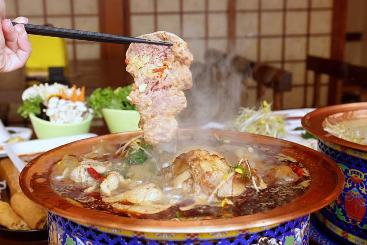 【新開店】全台首家!台中「宮廷風火鍋」有整隻牛骨,厚切菲力像排骨一樣大 【新開店】全台首家!台中「宮廷風火鍋」有整隻牛骨,厚切菲力像排骨一樣大