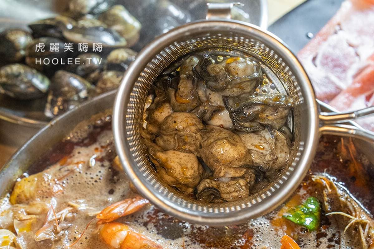 130種食材吃到飽!高雄浮誇火鍋爽嗑鮮蝦、蛤蜊,肥美鮮蚵搭麻辣湯底更過癮 130種食材吃到飽!高雄浮誇火鍋爽嗑鮮蝦、蛤蜊,肥美鮮蚵搭麻辣湯底更過癮