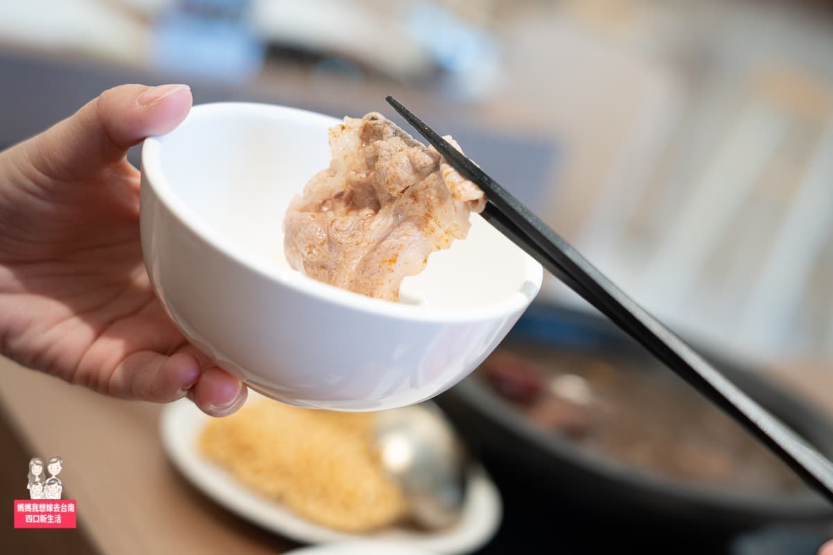 【新開店】台南「網美系火鍋店」打卡萬花筒裝潢,現炒麻辣石頭鍋有中藥香 【新開店】台南「網美系火鍋店」打卡萬花筒裝潢,現炒麻辣石頭鍋有中藥香