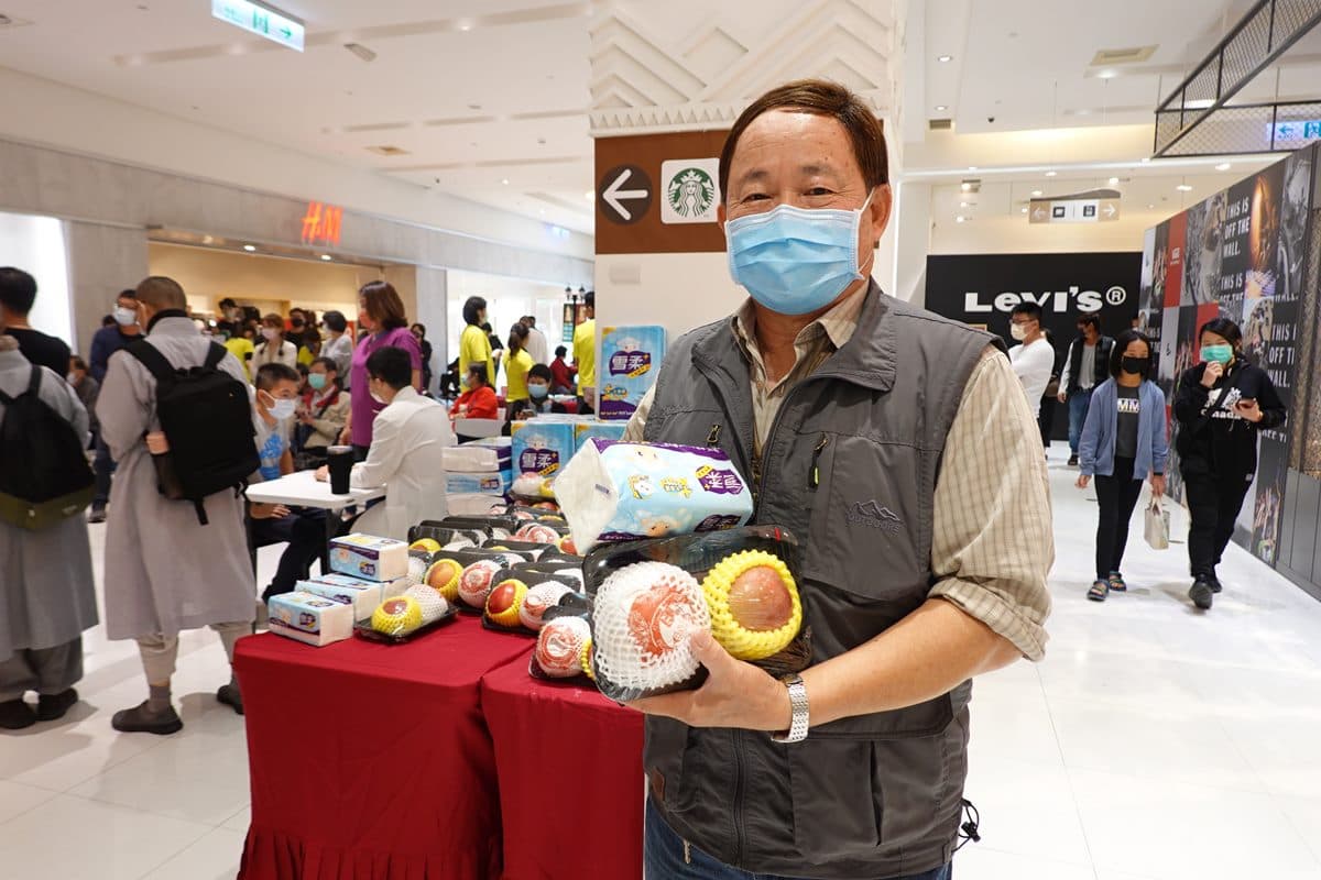 逛耶誕城「打疫苗」!板橋百貨「莫德納」隨到隨打,還能爽拿口罩、專屬優惠 逛耶誕城「打疫苗」!板橋百貨「莫德納」隨到隨打,還能爽拿口罩、專屬優惠