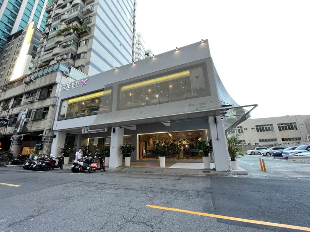 網美年末聚餐!高雄「浮誇火鍋套餐」一次爽嗑6隻龍蝦,還能打卡海島風裝潢 網美年末聚餐!高雄「浮誇火鍋套餐」一次爽嗑6隻龍蝦,還能打卡海島風裝潢
