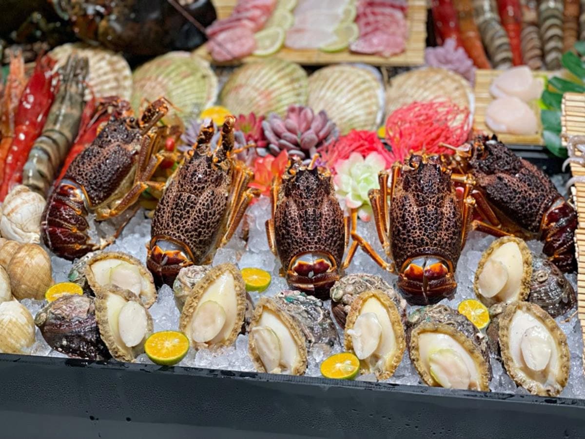 網美年末聚餐!高雄「浮誇火鍋套餐」一次爽嗑6隻龍蝦,還能打卡海島風裝潢 網美年末聚餐!高雄「浮誇火鍋套餐」一次爽嗑6隻龍蝦,還能打卡海島風裝潢