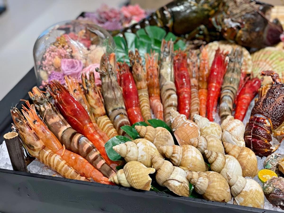 網美年末聚餐!高雄「浮誇火鍋套餐」一次爽嗑6隻龍蝦,還能打卡海島風裝潢 網美年末聚餐!高雄「浮誇火鍋套餐」一次爽嗑6隻龍蝦,還能打卡海島風裝潢
