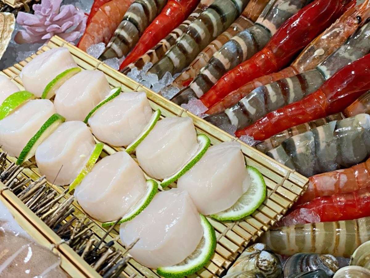 網美年末聚餐!高雄「浮誇火鍋套餐」一次爽嗑6隻龍蝦,還能打卡海島風裝潢 網美年末聚餐!高雄「浮誇火鍋套餐」一次爽嗑6隻龍蝦,還能打卡海島風裝潢
