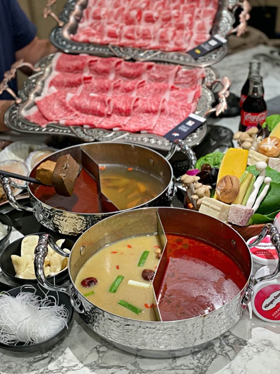 網美年末聚餐!高雄「浮誇火鍋套餐」一次爽嗑6隻龍蝦,還能打卡海島風裝潢 網美年末聚餐!高雄「浮誇火鍋套餐」一次爽嗑6隻龍蝦,還能打卡海島風裝潢