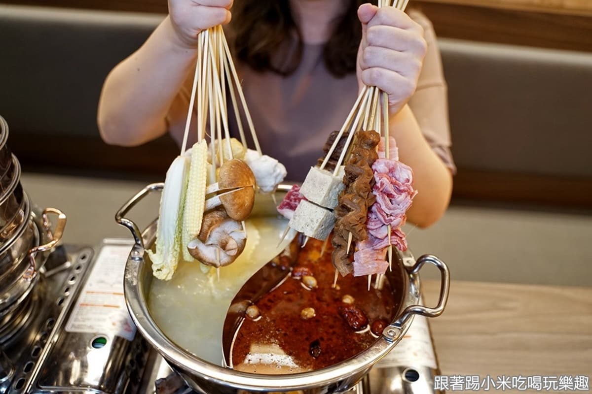 冬季限定!新竹超夯串烤店推「鴛鴦串串」,浮誇海鮮塔加點必嗑「黃金蜆湯」 冬季限定!新竹超夯串烤店推「鴛鴦串串」,浮誇海鮮塔加點必嗑「黃金蜆湯」