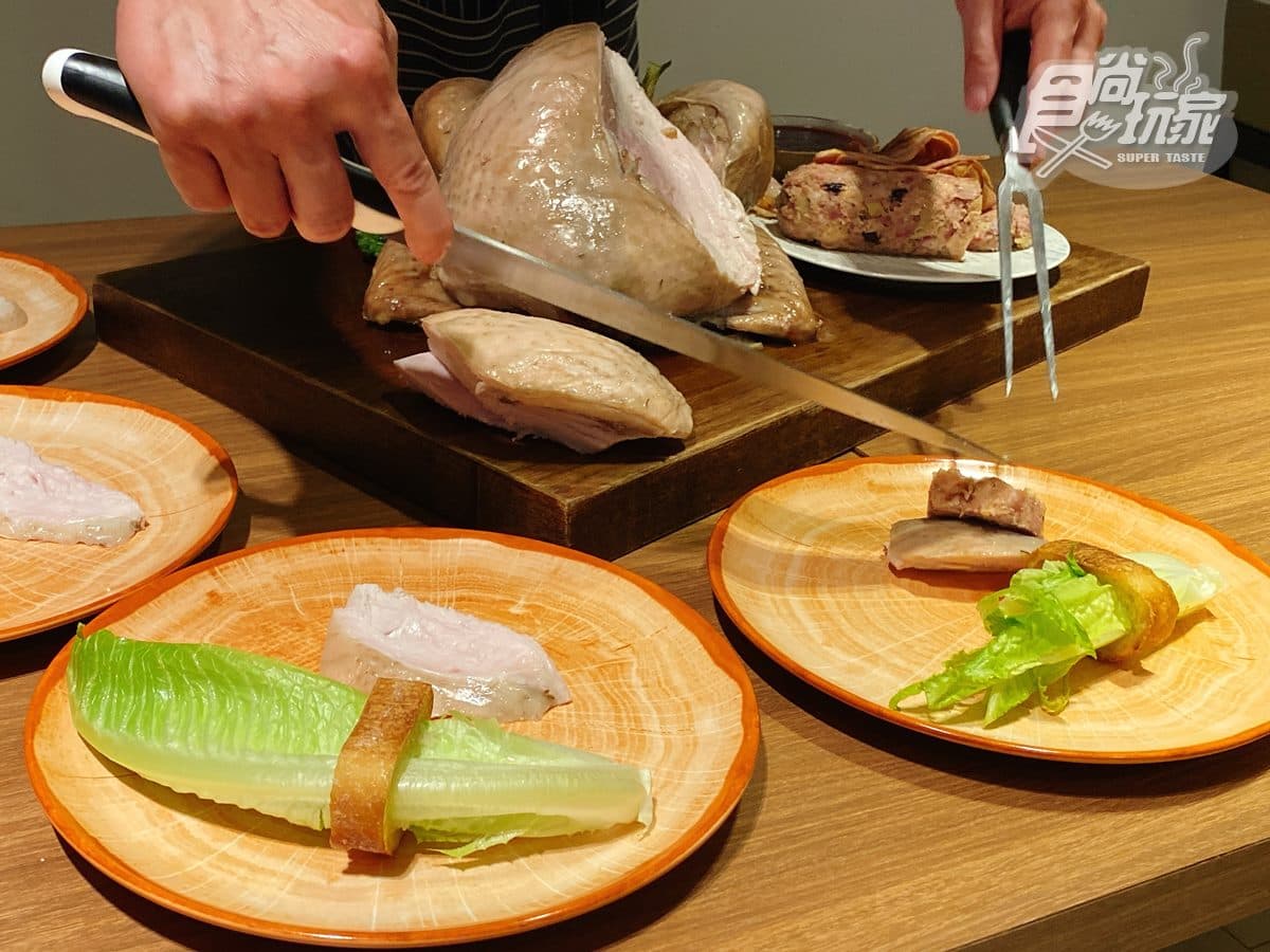 全台首家「星巴克自助吧」飯店!走路就到逢甲夜市,還有麻薏早餐、耶誕火雞餐 全台首家「星巴克自助吧」飯店!走路就到逢甲夜市,還有麻薏早餐、耶誕火雞餐