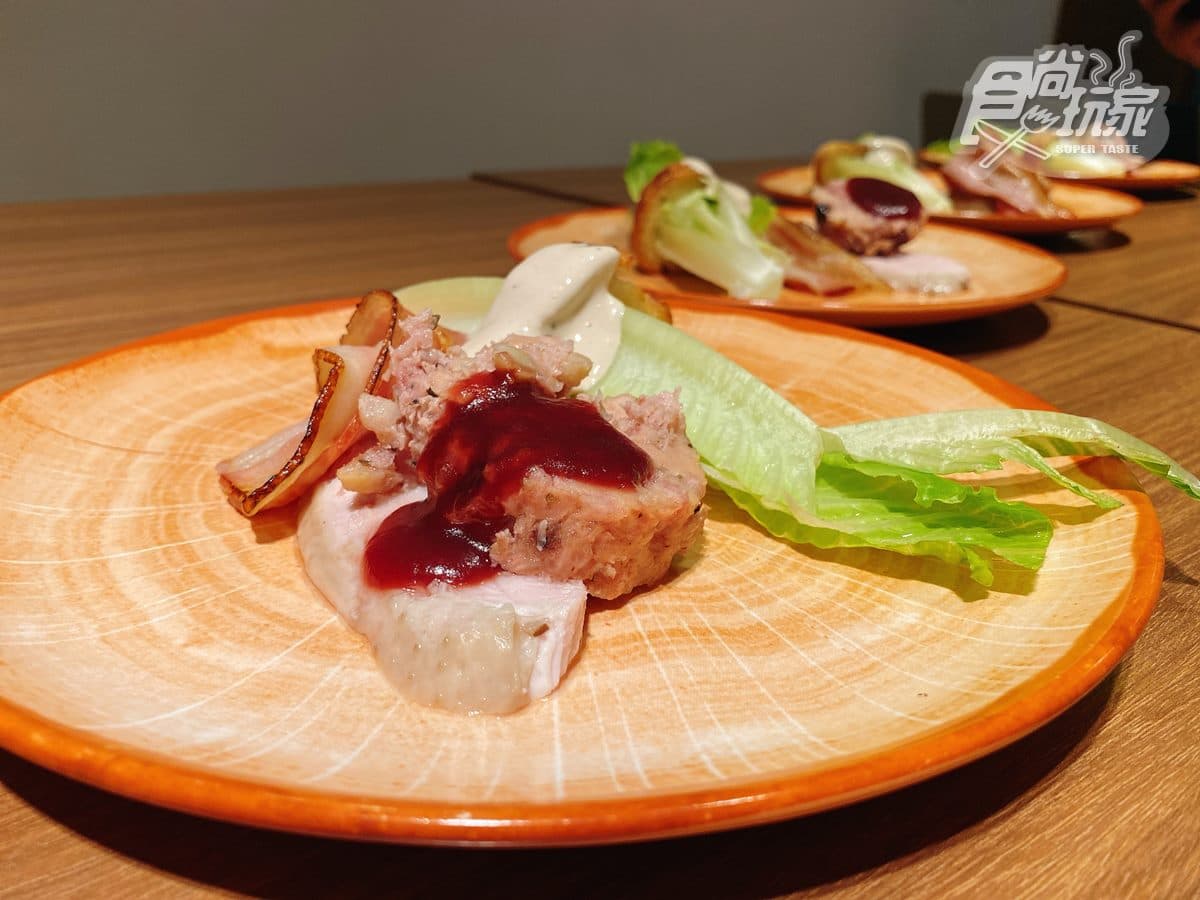 全台首家「星巴克自助吧」飯店!走路就到逢甲夜市,還有麻薏早餐、耶誕火雞餐 全台首家「星巴克自助吧」飯店!走路就到逢甲夜市,還有麻薏早餐、耶誕火雞餐