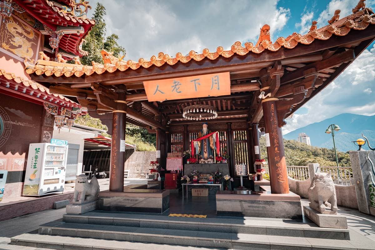 年前拼脫單!南投超靈驗「祕境月老廟」內行人才知,求姻緣還能賞日月潭美景 年前拼脫單!南投超靈驗「祕境月老廟」內行人才知,求姻緣還能賞日月潭美景