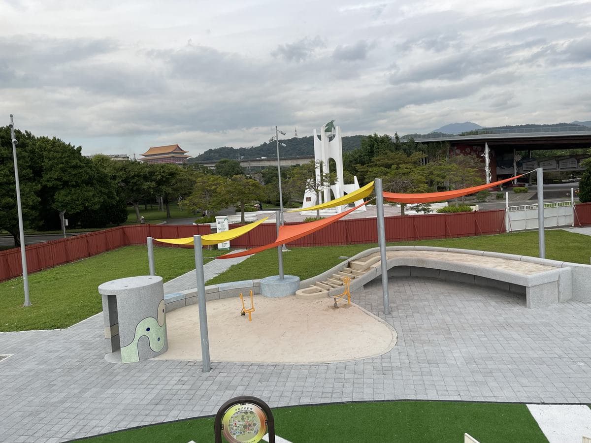 遛小孩天堂再+1!台北「新生公園遊戲場」開幕,爽玩塔台滑梯、刺激攀爬網 遛小孩天堂再+1!台北「新生公園遊戲場」開幕,爽玩塔台滑梯、刺激攀爬網