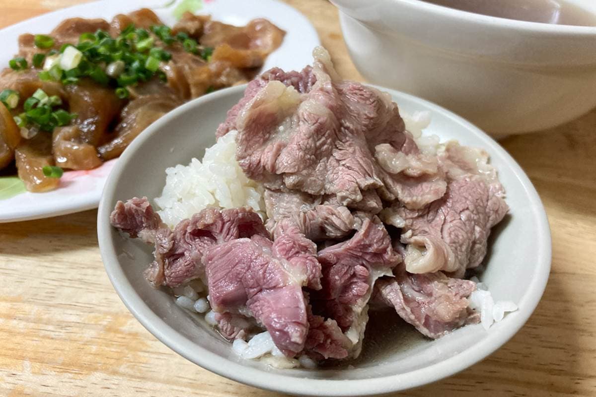 在地人才知道!台南20年「牛肉湯」先搶限量五花肉,嗜辣者必搭「強力椒」 在地人才知道!台南20年「牛肉湯」先搶限量五花肉,嗜辣者必搭「強力椒」