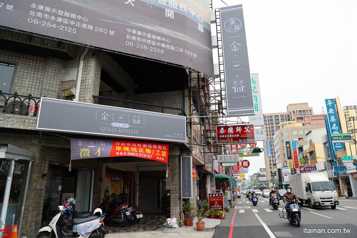 【新開店】台南意麵無極限!新年搶吃浮誇紅蟳蟹黃,巨無霸花枝直接給整尾 【新開店】台南意麵無極限!新年搶吃浮誇紅蟳蟹黃,巨無霸花枝直接給整尾