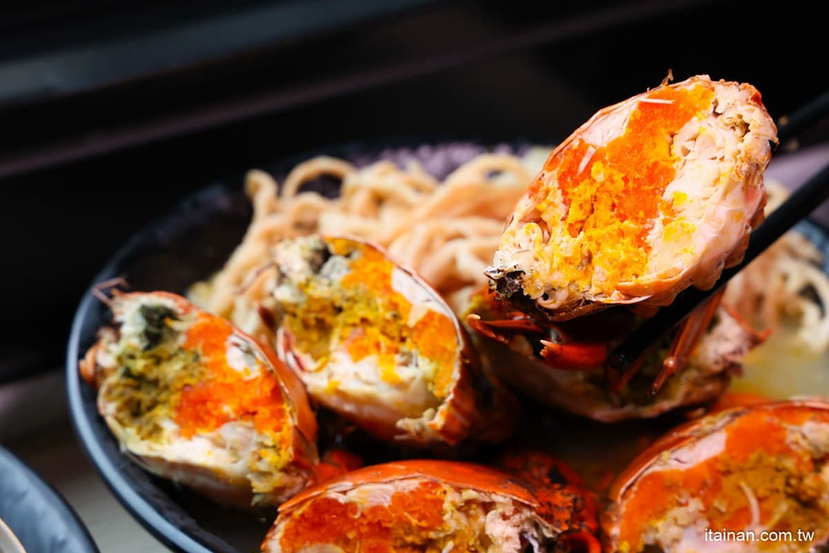 【新開店】台南意麵無極限!新年搶吃浮誇紅蟳蟹黃,巨無霸花枝直接給整尾 【新開店】台南意麵無極限!新年搶吃浮誇紅蟳蟹黃,巨無霸花枝直接給整尾