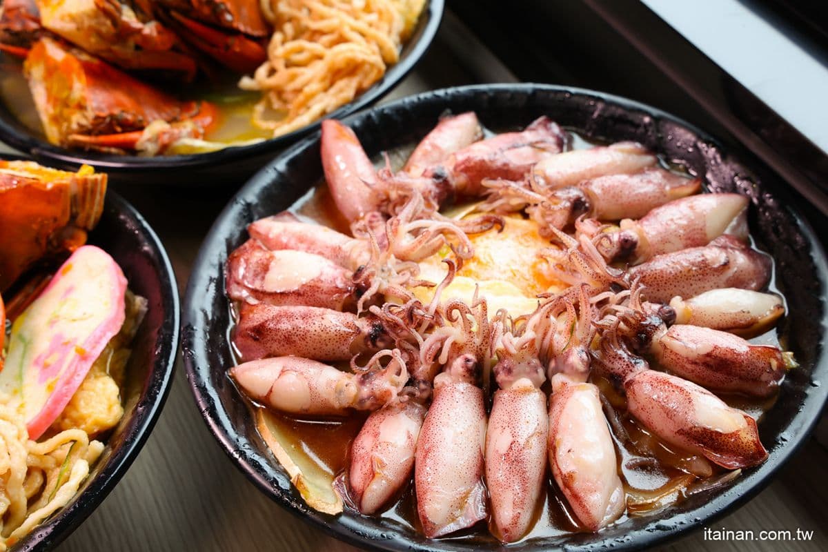 【新開店】台南意麵無極限!新年搶吃浮誇紅蟳蟹黃,巨無霸花枝直接給整尾 【新開店】台南意麵無極限!新年搶吃浮誇紅蟳蟹黃,巨無霸花枝直接給整尾