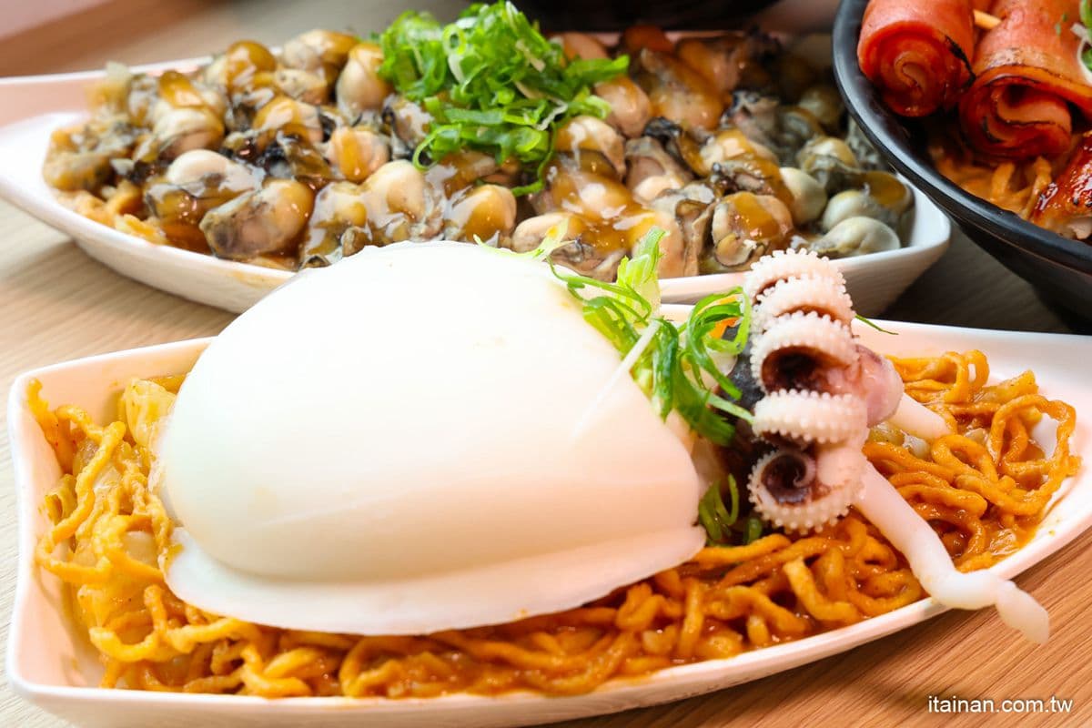 【新開店】台南意麵無極限!新年搶吃浮誇紅蟳蟹黃,巨無霸花枝直接給整尾 【新開店】台南意麵無極限!新年搶吃浮誇紅蟳蟹黃,巨無霸花枝直接給整尾