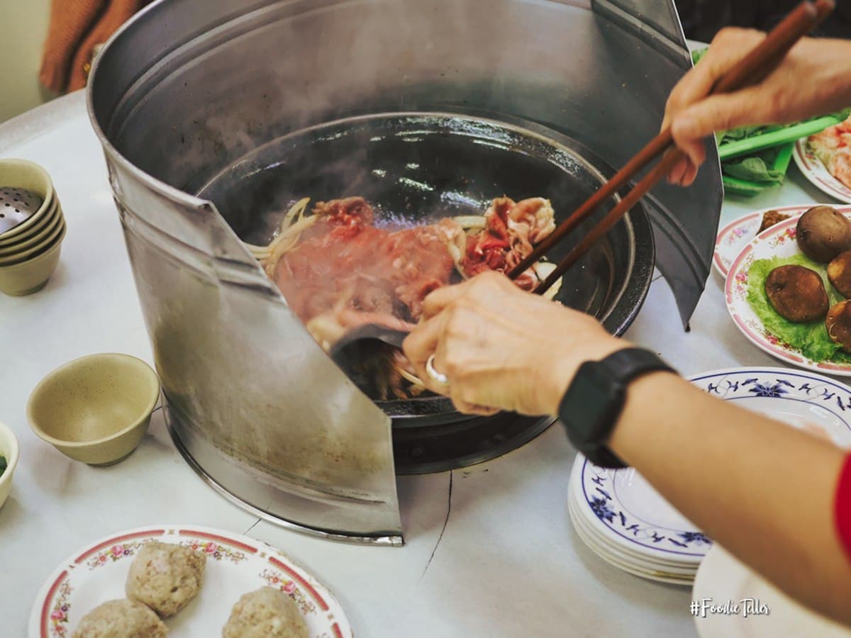 現炒爆香最夠味!台北4家老字號石頭火鍋:自助火鍋創始、全台第一家小火鍋 現炒爆香最夠味!台北4家老字號石頭火鍋:自助火鍋創始、全台第一家小火鍋