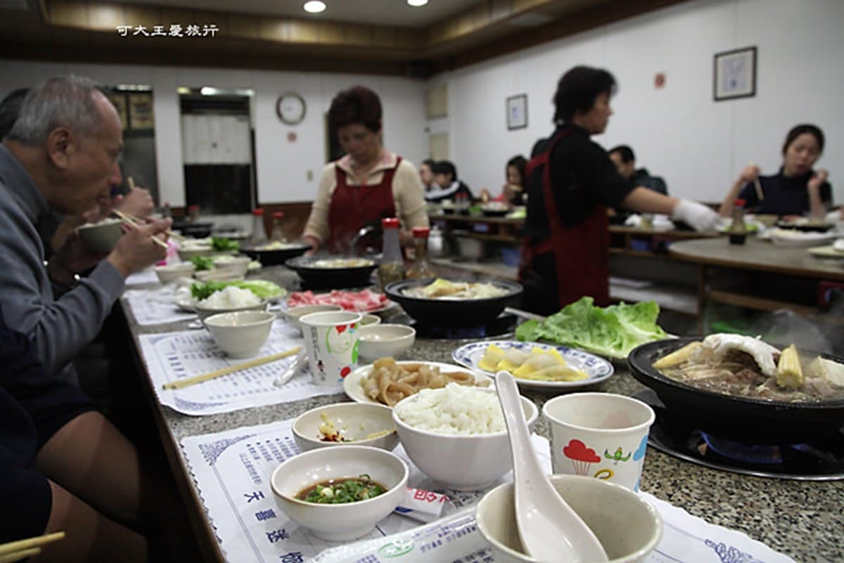 現炒爆香最夠味!台北4家老字號石頭火鍋:自助火鍋創始、全台第一家小火鍋 現炒爆香最夠味!台北4家老字號石頭火鍋:自助火鍋創始、全台第一家小火鍋