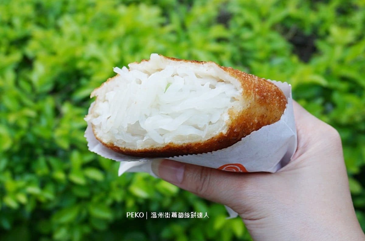 3000則好評!台北「老字號蘿蔔絲餅」一咬就爆餡,想吃先排半小時 3000則好評!台北「老字號蘿蔔絲餅」一咬就爆餡,想吃先排半小時