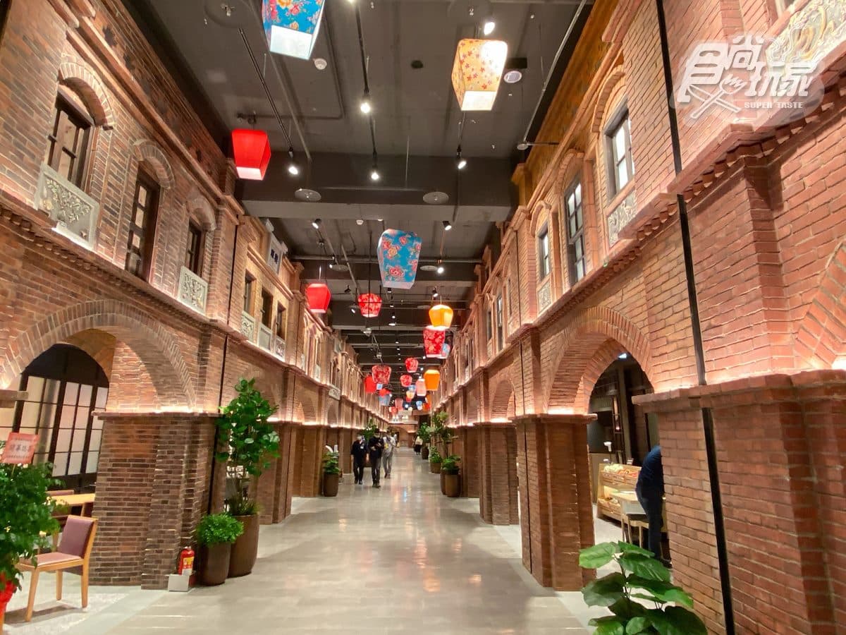 客家土樓「遠東百貨竹北店」開逛!必拍客家老街、三合院,還有挑高天空穹頂 客家土樓「遠東百貨竹北店」開逛!必拍客家老街、三合院,還有挑高天空穹頂