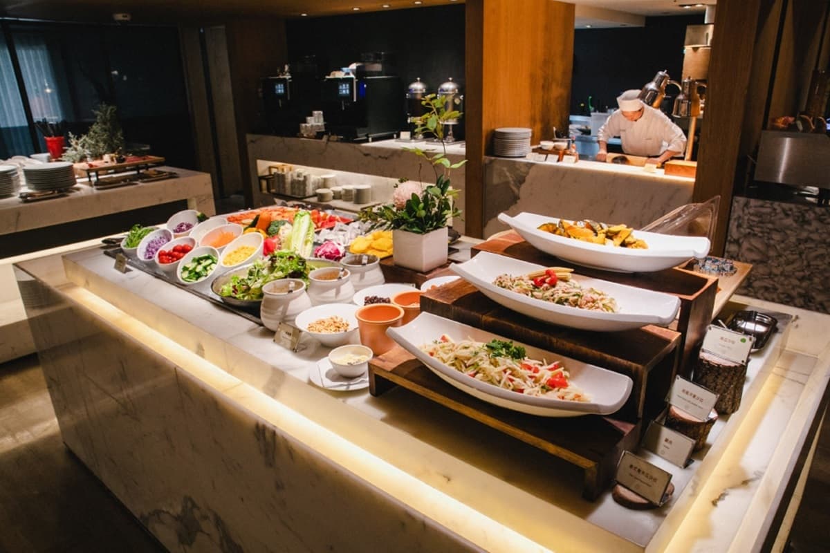 台北最美林蔭大道飯店!期間限定吃到飽,880元爽嗑9道主菜、自助餐檯好料 台北最美林蔭大道飯店!期間限定吃到飽,880元爽嗑9道主菜、自助餐檯好料