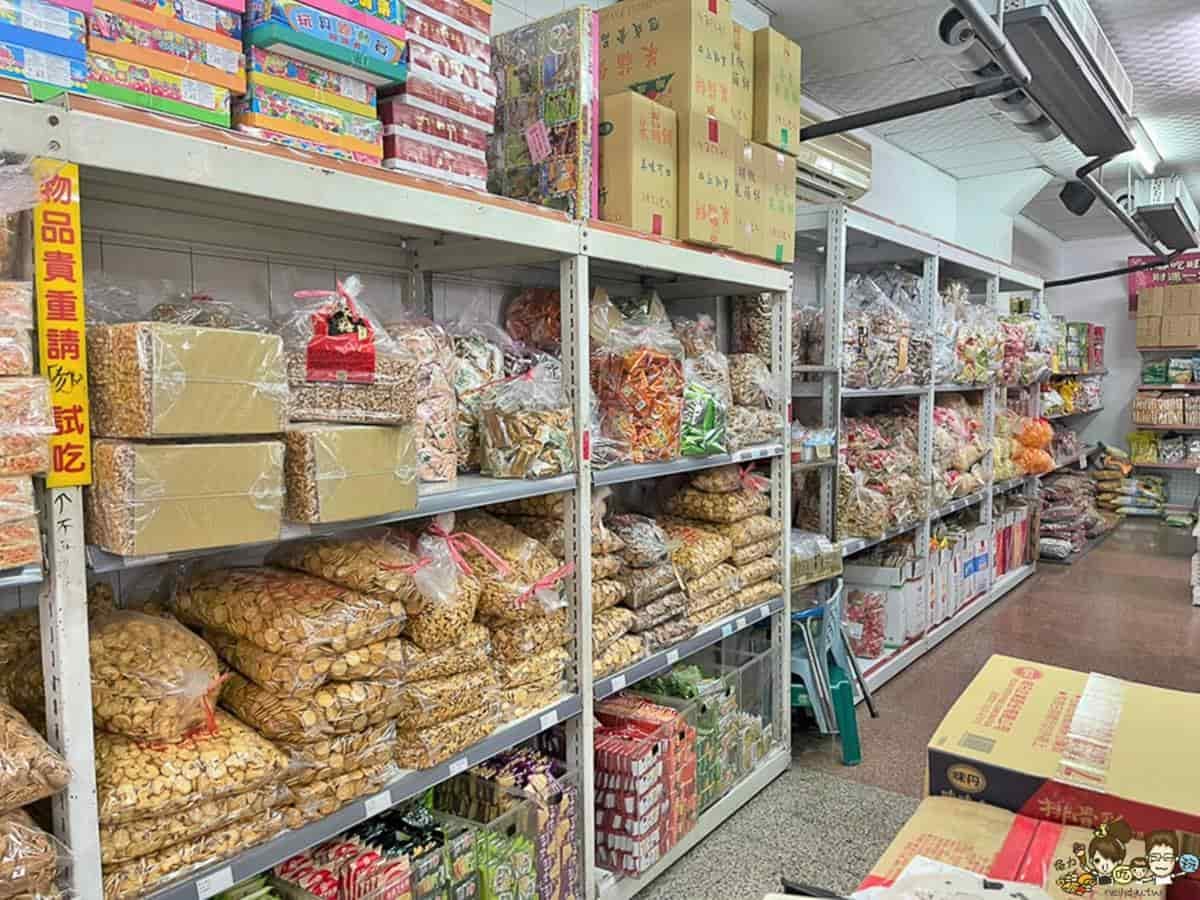 年節採買必衝!南部最狂雜貨店超甜批發價,上千種古早味、日韓零食買到手軟 年節採買必衝!南部最狂雜貨店超甜批發價,上千種古早味、日韓零食買到手軟