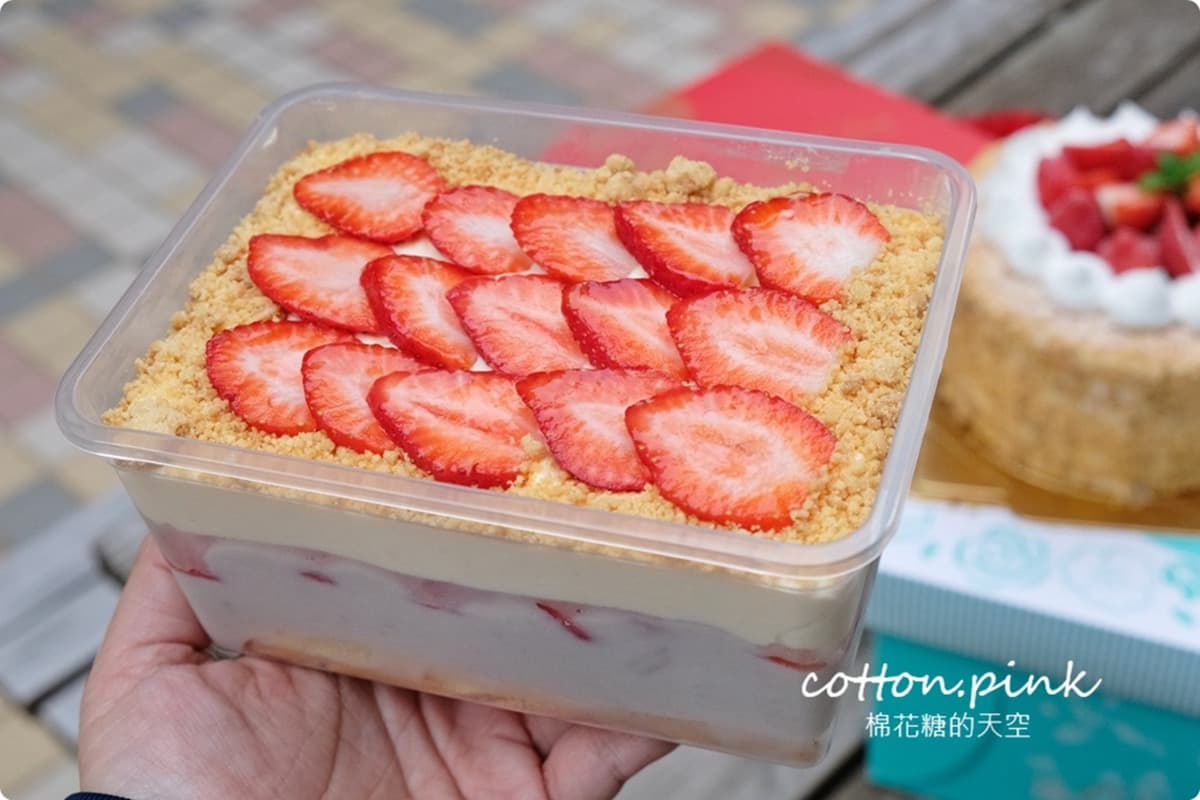 2022超夯草莓甜點!北中南必吃8家:金銀箔大福、芋泥草莓寶盒、暴紅龍鬚糖 1次滿足2種願望!台中超狂「草莓蛋糕」加滿滿芋泥,每日限量想吃先預訂