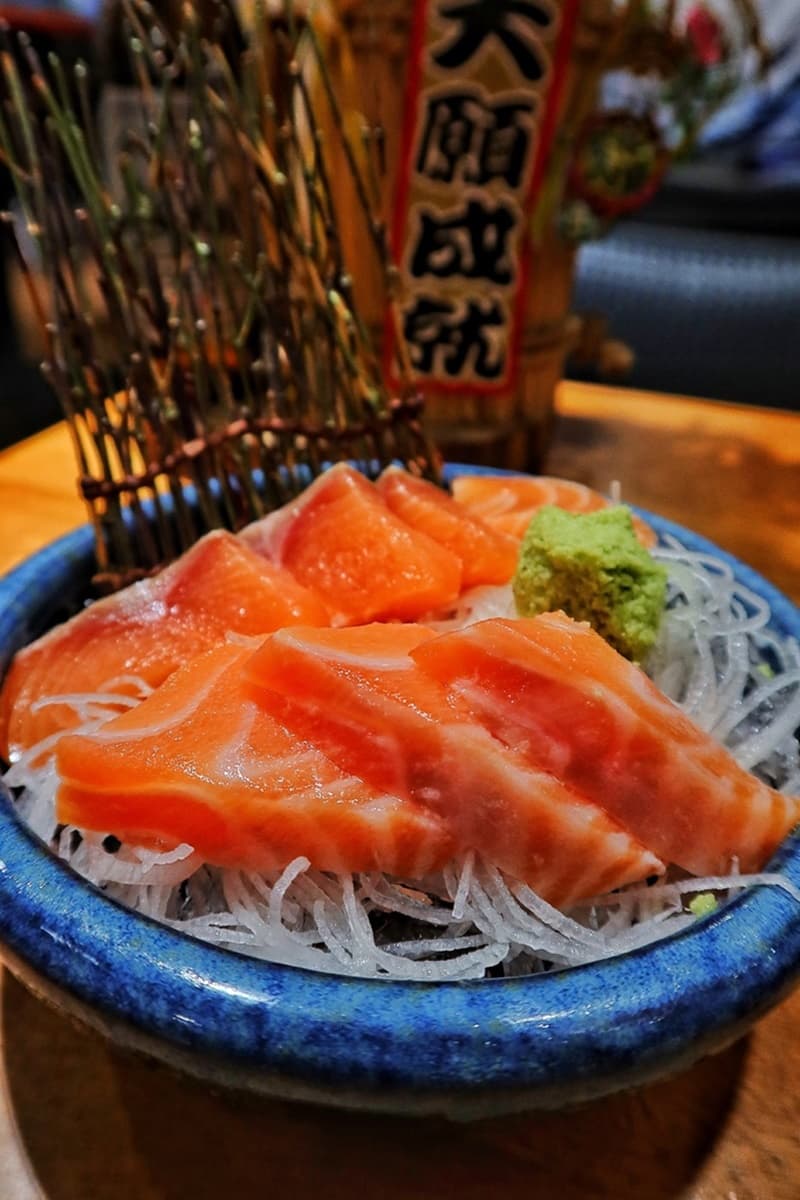 網評4.2顆星!板橋「深夜居酒屋」爽嗑手掌大生蠔,浮誇生魚片厚達2公分 網評4.2顆星!板橋「深夜居酒屋」爽嗑手掌大生蠔,浮誇生魚片厚達2公分