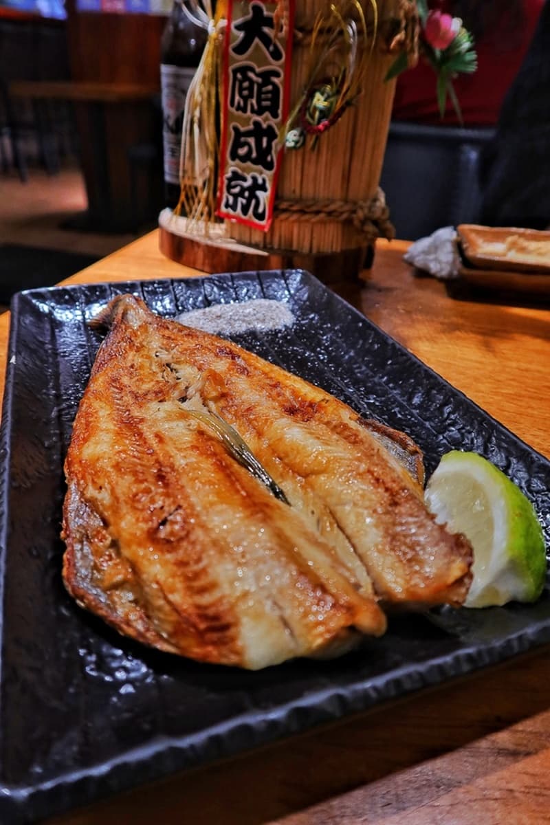 網評4.2顆星!板橋「深夜居酒屋」爽嗑手掌大生蠔,浮誇生魚片厚達2公分 網評4.2顆星!板橋「深夜居酒屋」爽嗑手掌大生蠔,浮誇生魚片厚達2公分