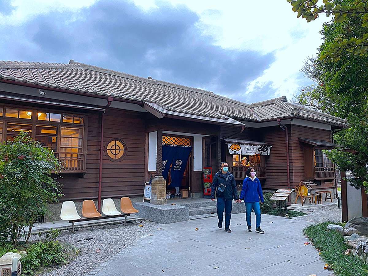 呼叫柴犬控!花蓮「日式古蹟咖啡廳」打卡必點超萌柴田燒,還有店狗柴柴陪吃 呼叫柴犬控!花蓮「日式古蹟咖啡廳」打卡必點超萌柴田燒,還有店狗柴柴陪吃
