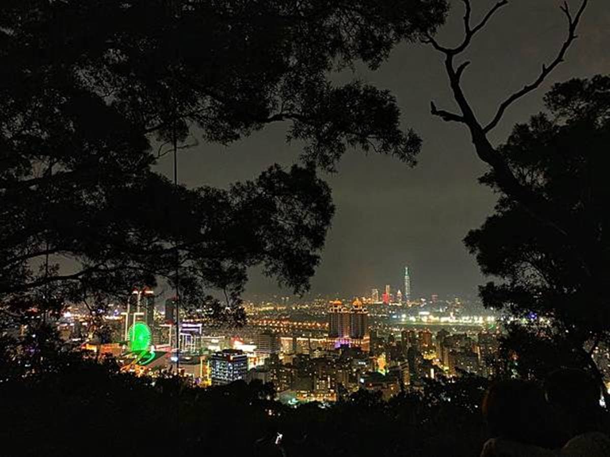 情侶約會必衝!雙北6處祕境賞「百萬夜景」,眺望整座市景、無死角101美景 情侶約會必衝!雙北6處祕境賞「百萬夜景」,眺望整座市景、無死角101美景