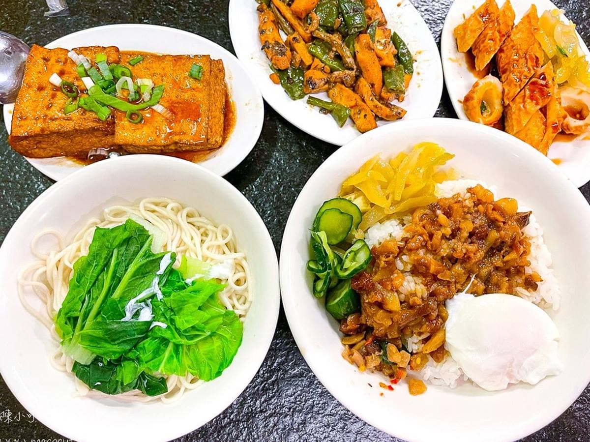 從早餐吃到宵夜!台北6家「24小時不打烊」美食:銷魂半熟滷肉飯、厚切牛雜麵 從早餐吃到宵夜!台北6家「24小時不打烊」美食:銷魂半熟滷肉飯、厚切牛雜麵